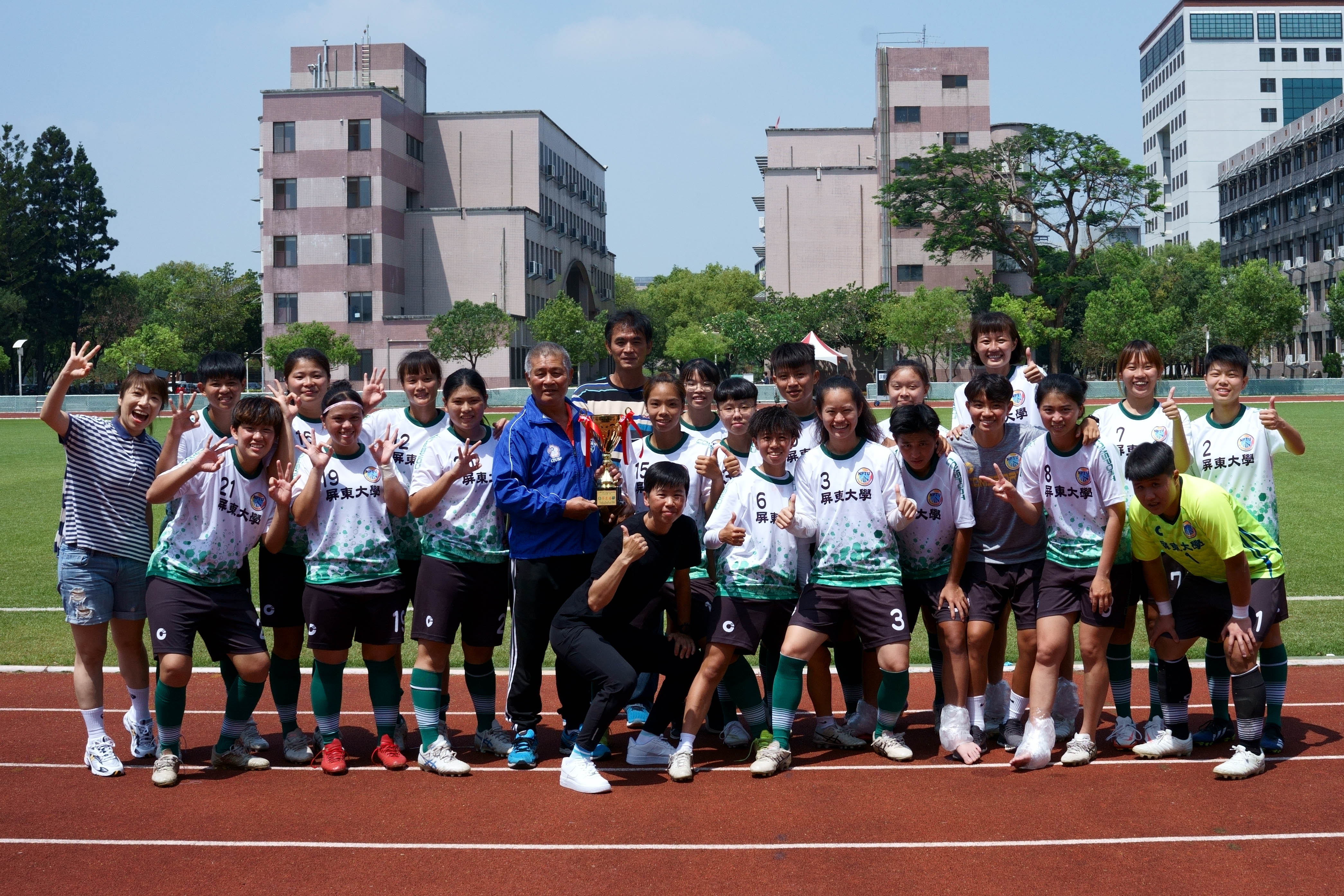 110學年公開女季軍